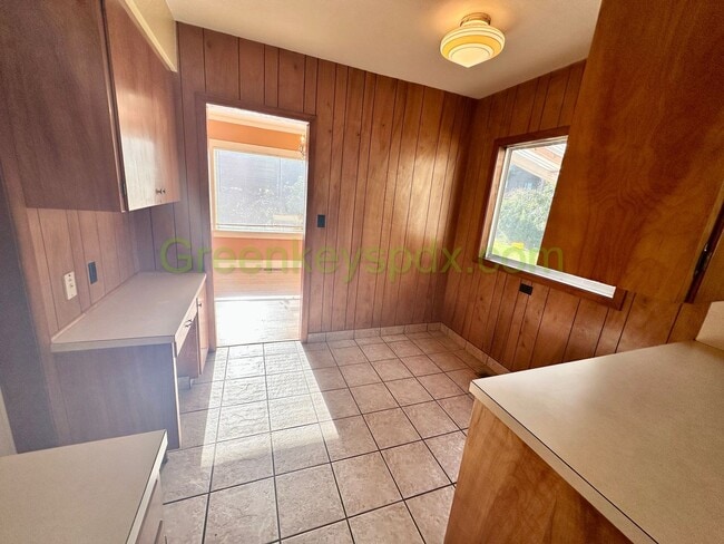 Building Photo - Wow! Amazing 3-bedroom 1-bath house with large fully fenced backyard