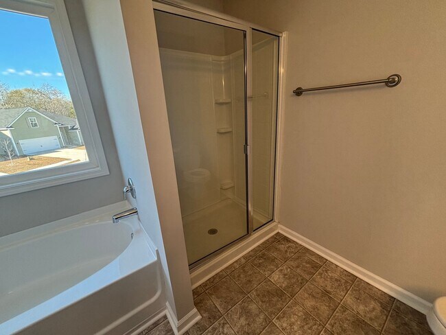 Building Photo - FOR RENT