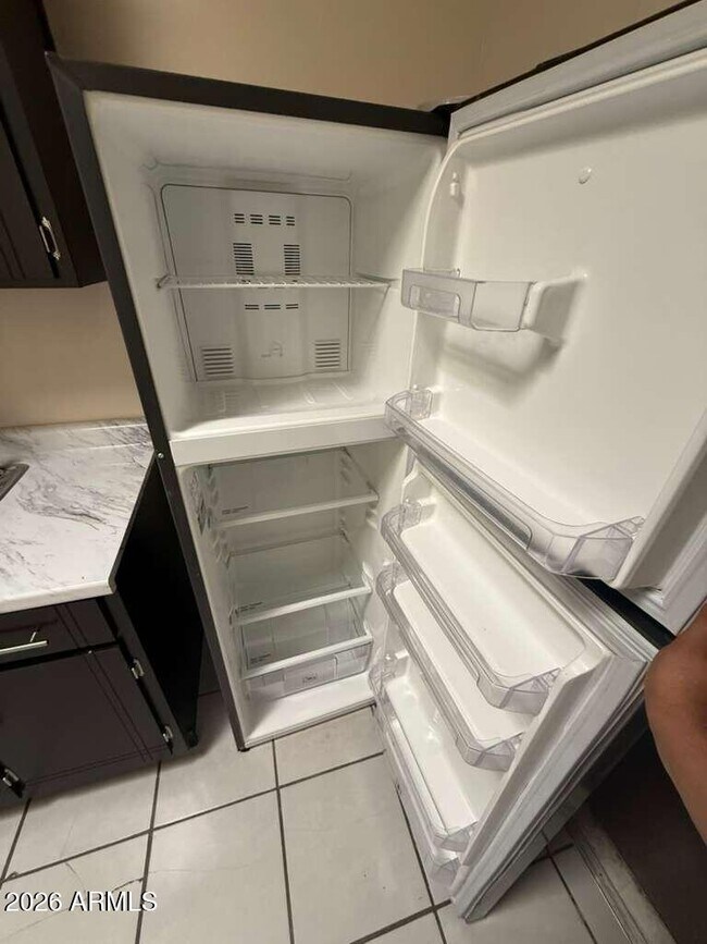 Building Photo - 830 E 9th St