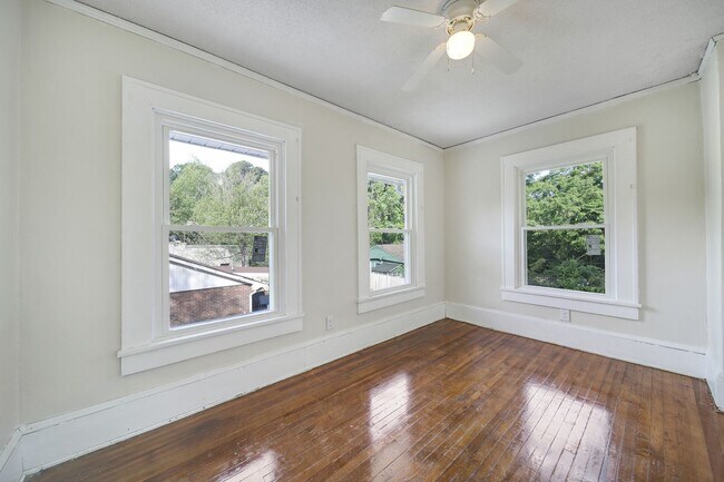 Building Photo - Lovely Two Story, 3 Bedrooms, 2 Bath Home