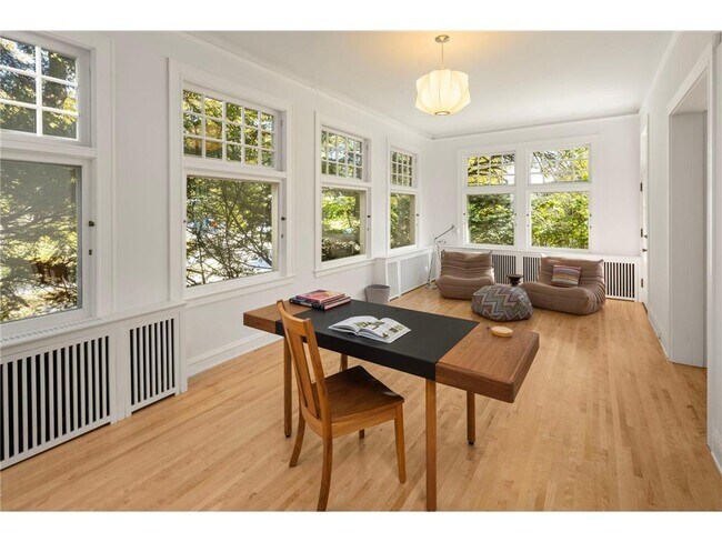 Building Photo - 2700 W Lake of the Isles Pkwy