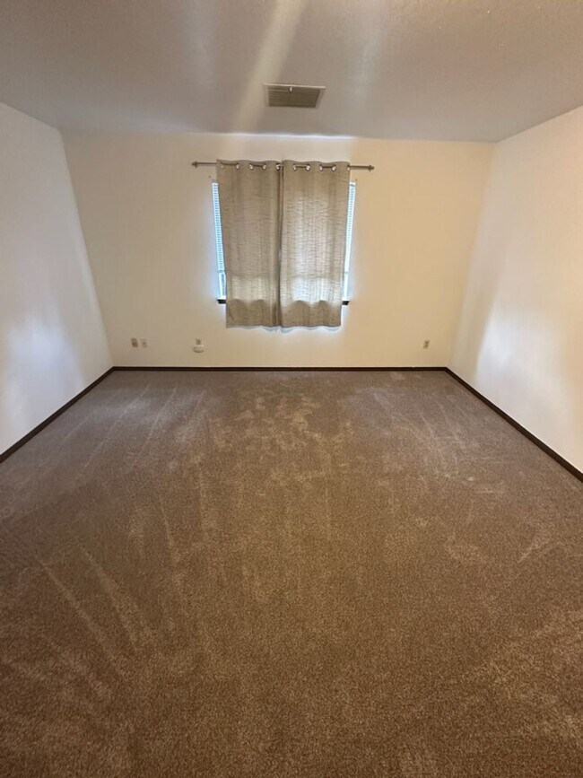 Building Photo - 93 Meadowood Dr