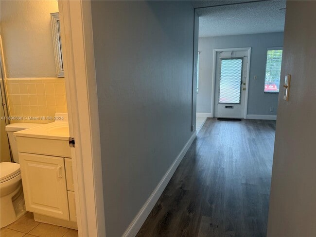 Building Photo - 2020 NE 51st Ct