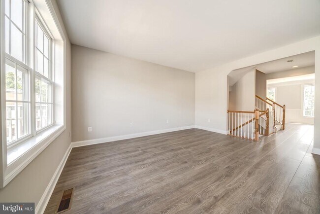 Building Photo - 15970 Greymill Manor Dr