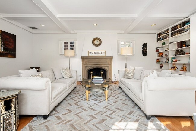 Building Photo - 487 Ward St