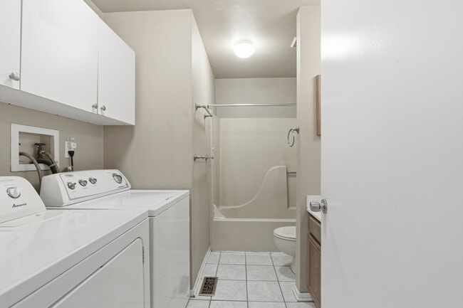 Building Photo - 72 Chelmsford Ct