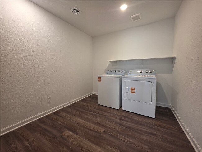 Building Photo - 2566 Montano Ridge Dr
