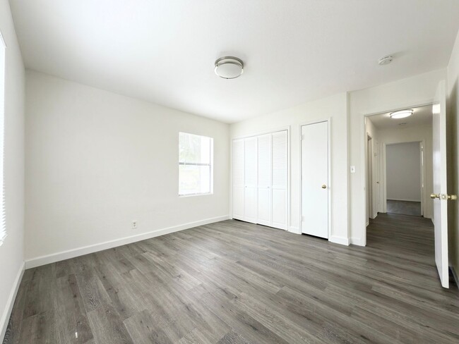 Building Photo - Spacious Lower Level w/ Yard and Garage!