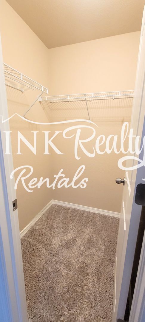 Building Photo - 9527 Desert Lily Cir