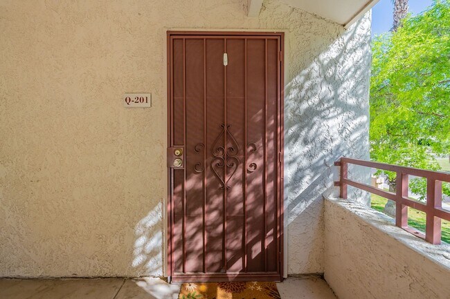 Building Photo - Available until 12/28/25 - Heart of Scottsdale