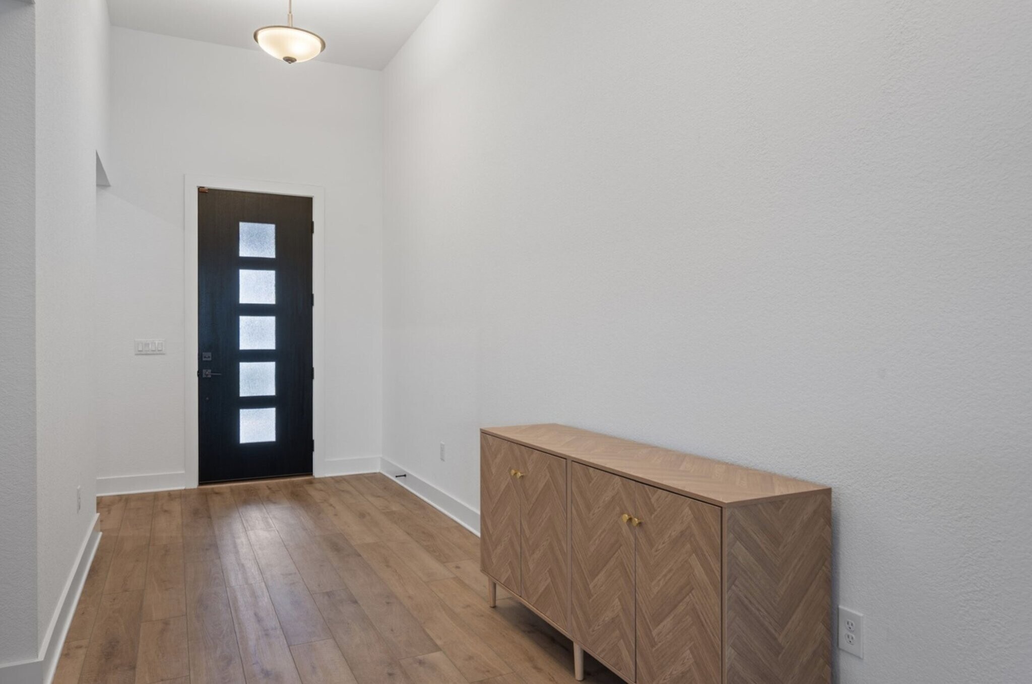 Building Photo - 616 Hallwood Dr