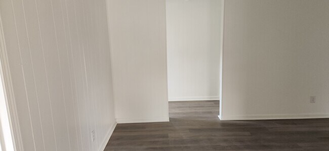 Building Photo - 205 Peninsula Rd