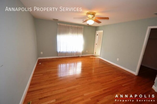 Building Photo - 828 Stonehurst Ct