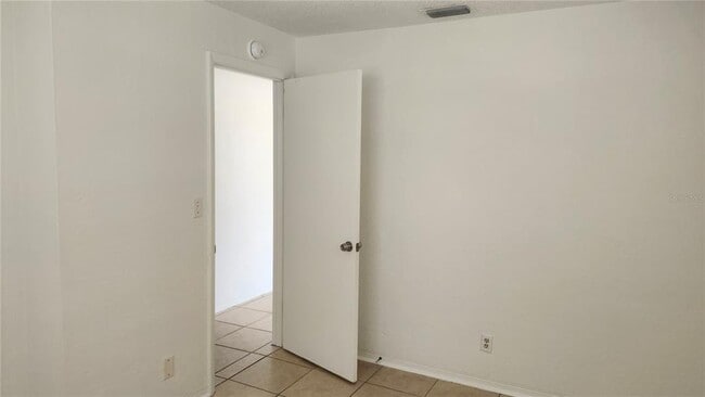 Building Photo - 565 3rd Ave