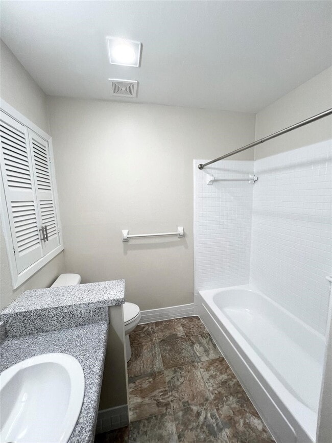 Building Photo - 2400 5th St