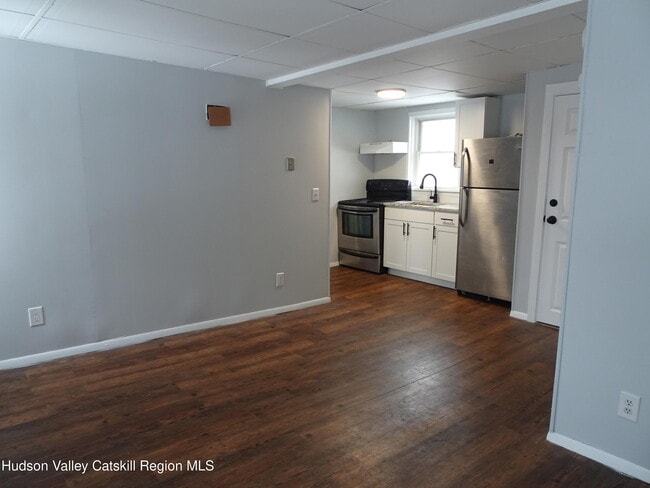 Building Photo - 921-923-923 Columbia St