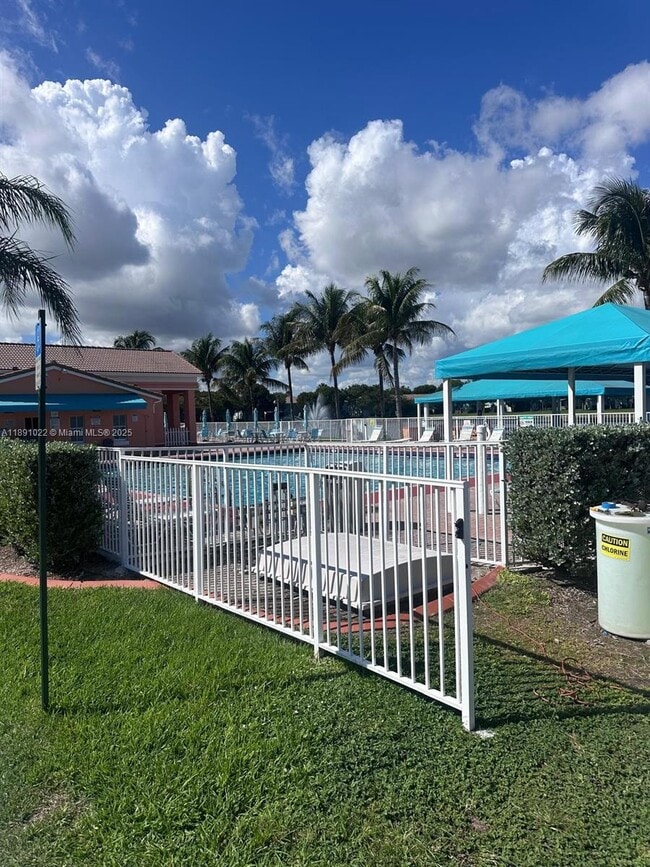 Building Photo - 2903 SE 17th Ave