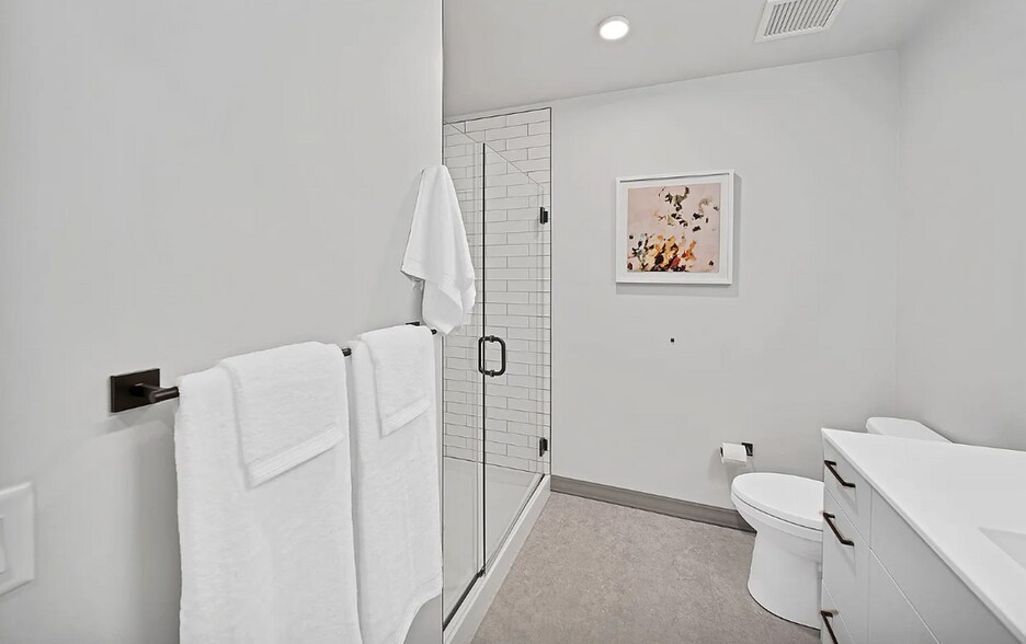 Building Photo - 2141 N Elston Ave