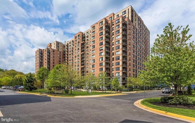 Building Photo - 2451 Midtown Ave