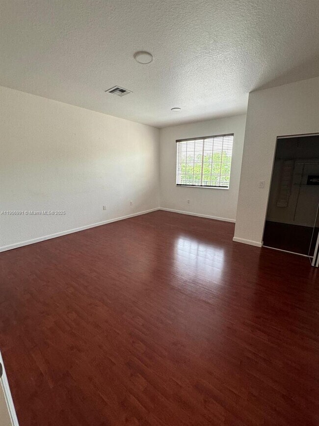 Building Photo - 297 Las Brisas Cir