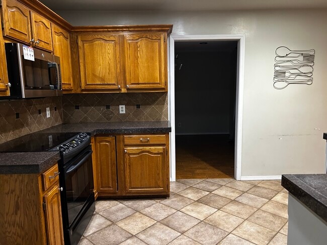 Building Photo - 308 W Raleigh Pl