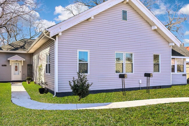 Building Photo - 173 A View Ave
