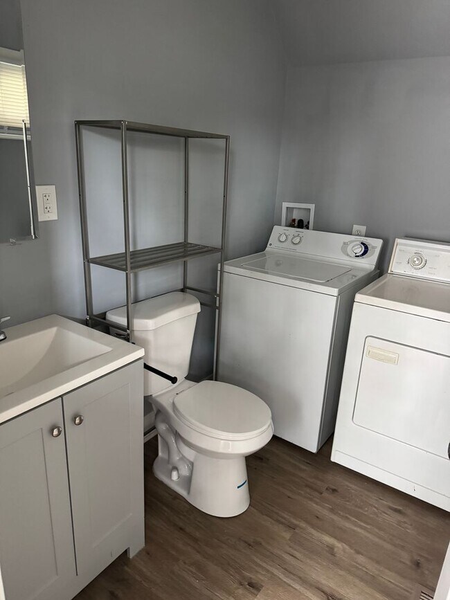 Building Photo - 204-206 E Woodrow Ave