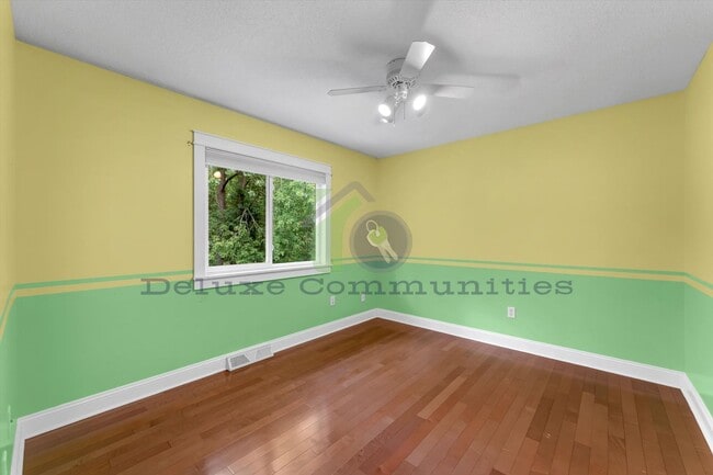 Building Photo - Beautiful Spacious 4 Bedroom Kentwood Home