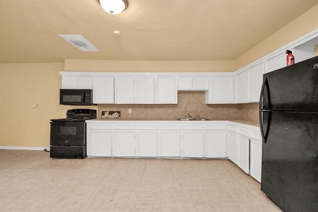 Building Photo - 5714 Doulton Dr