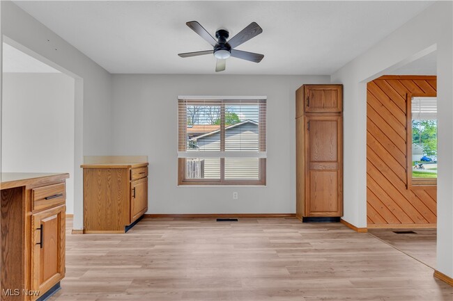 Building Photo - 1021 Larchview Dr
