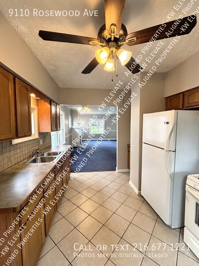 Building Photo - 9110 Rosewood Ave