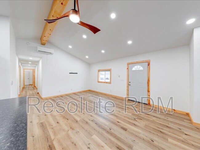 Building Photo - 1252 S Waugh St