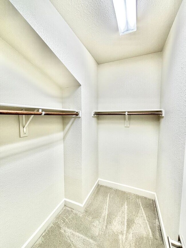 Building Photo - Spacious 3-Bedroom Home with Modern Amenit...