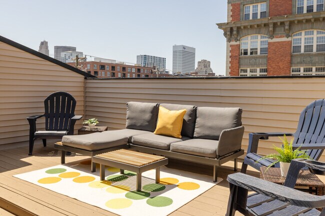 Building Photo - 1304 Broadway-ID1056031P