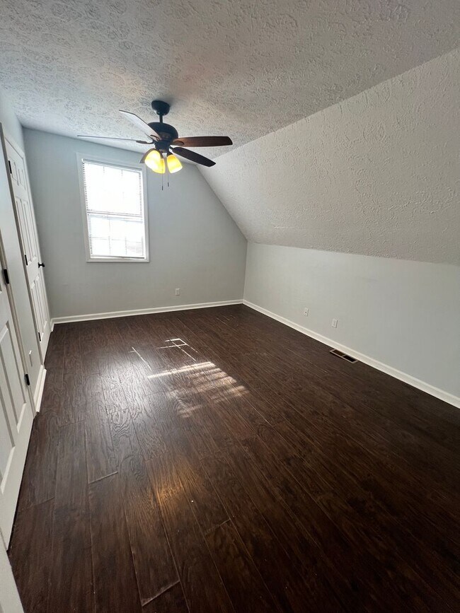 Building Photo - 3534-3534 Chesapeake Dr