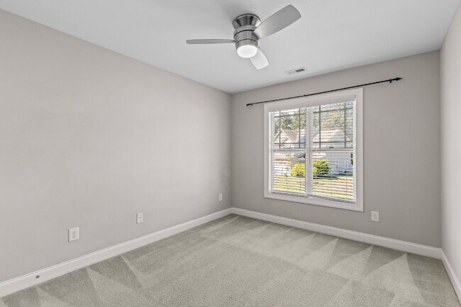 Building Photo - Spacious home in the heart of Sneads Ferry!