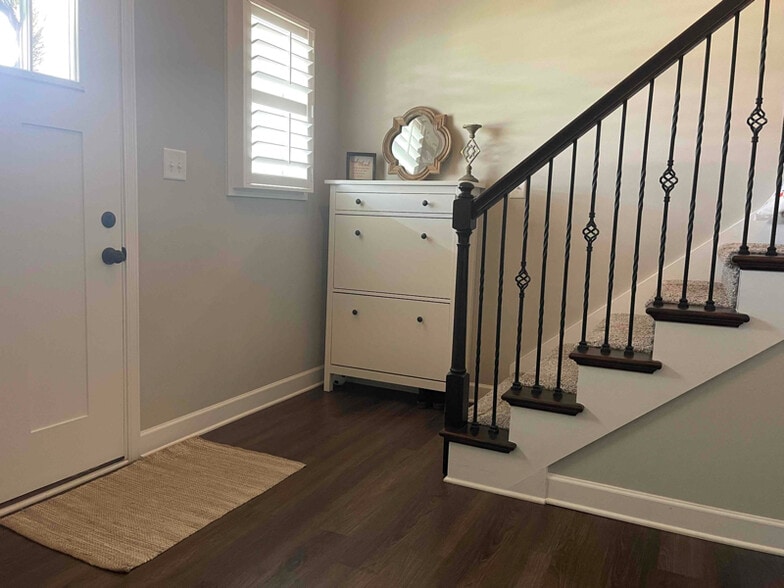 Building Photo - 5220 Thruway Rd