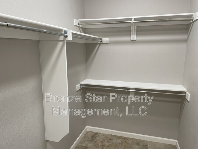 Building Photo - 3403 Broadview Ct