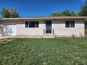 Building Photo - "Charming 4-Bed Home with 1.75 Baths in Co...