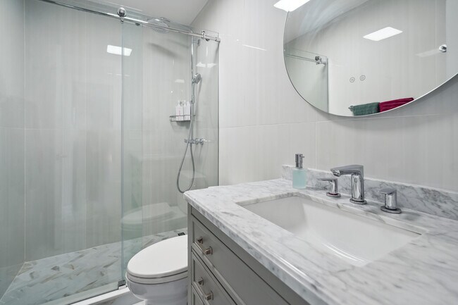 Building Photo - 4091 Lakespur Cir N