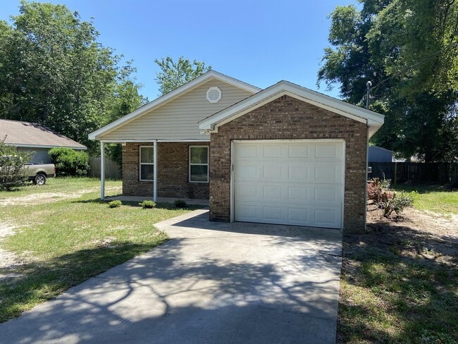 Building Photo - 59 Concord Rd