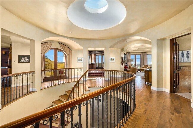 Upstairs Hallway - 109 S Poinsettia Ave