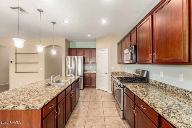 Building Photo - 2806 E Trigger Way