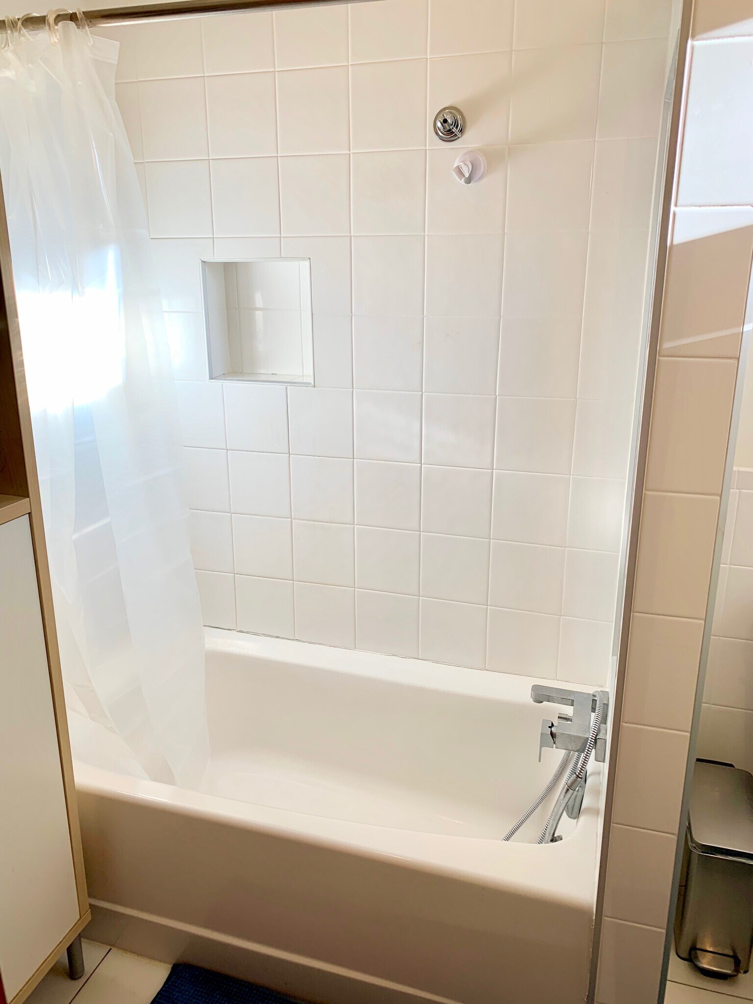 Building Photo - 2258 Cathedral Ave NW