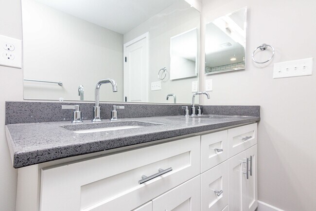 Building Photo - 3509 Chestnut Ave