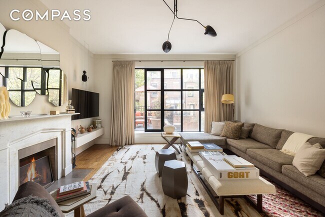 Building Photo - 22 W 70th St