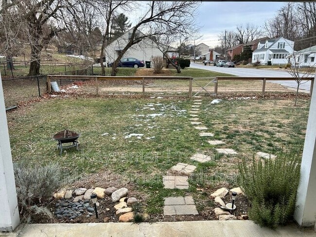 Building Photo - 2312 Poplar St