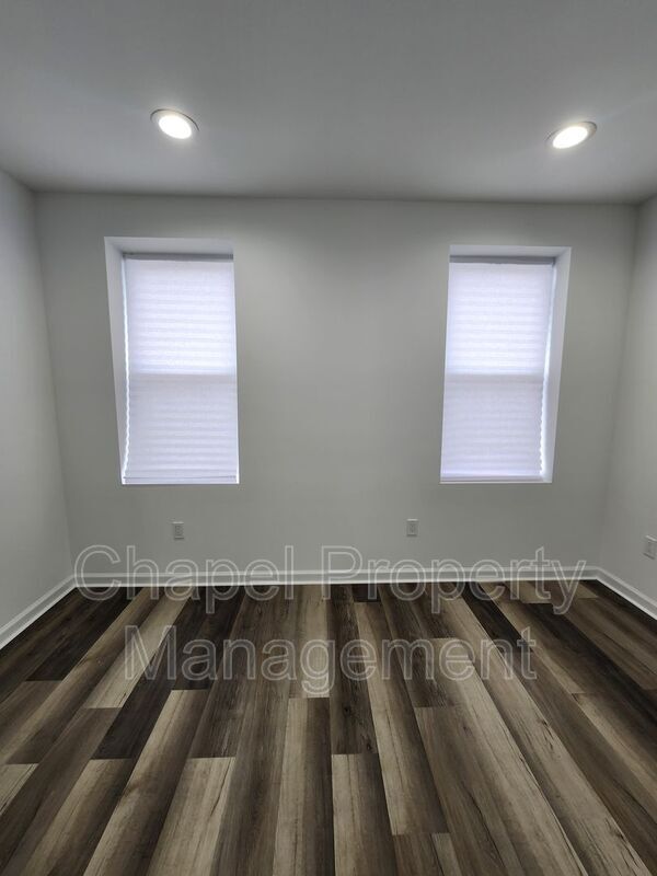 Building Photo - 5012 W Stiles St