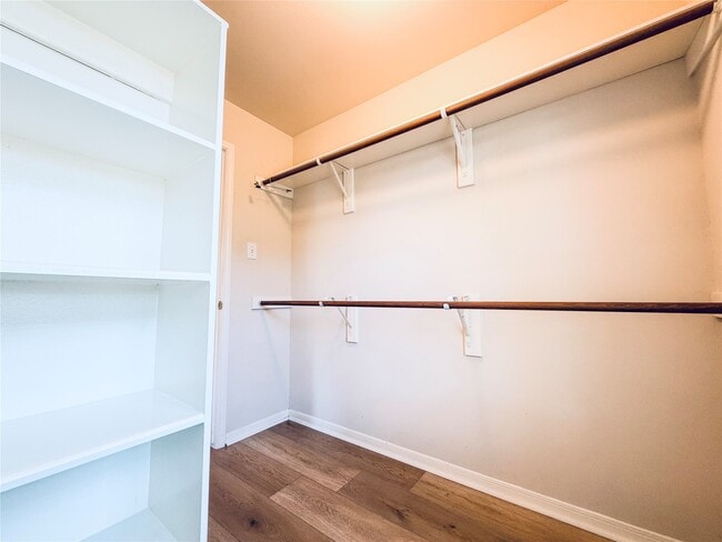 Building Photo - 2439 Shelby Park Dr