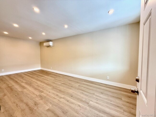 Building Photo - 61-60 69th Ln